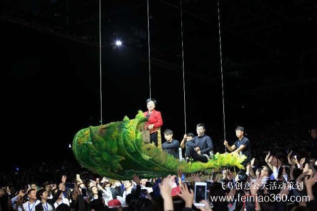 把年會(huì)放橫店，舉辦“維密秀”，醫(yī)藥圈都是這樣開(kāi)年會(huì)的。